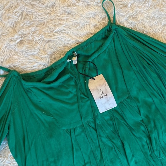 Cold Shoulder Top - Picture 2 of 4